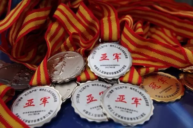 美股半导体市场普遍下跌，英伟达一天市值缩水超万亿